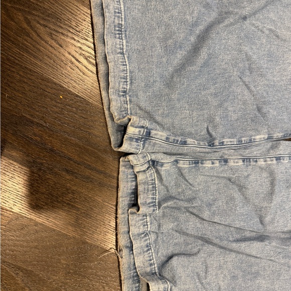 American Eagle Outfitters  Light Blue Relaxed Jeans - Picture 4 of 4